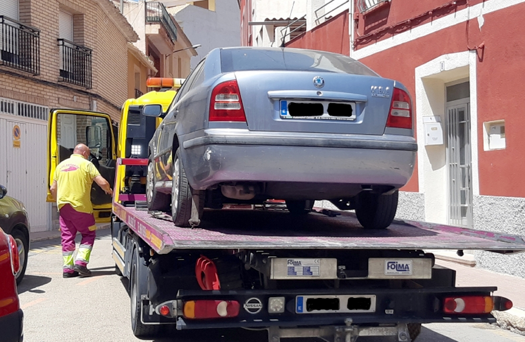Totana contará durante un año más con el servicio para la retirada de vehículos en la vía pública